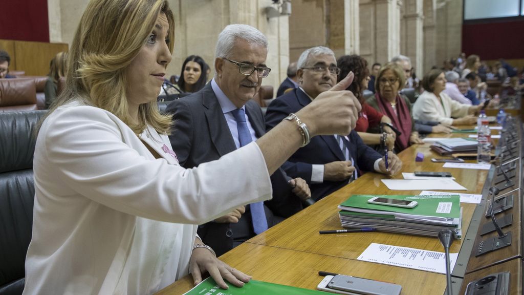 Díaz recalca en el Parlamento andaluz que lo primero es resolver la gobernabilidad