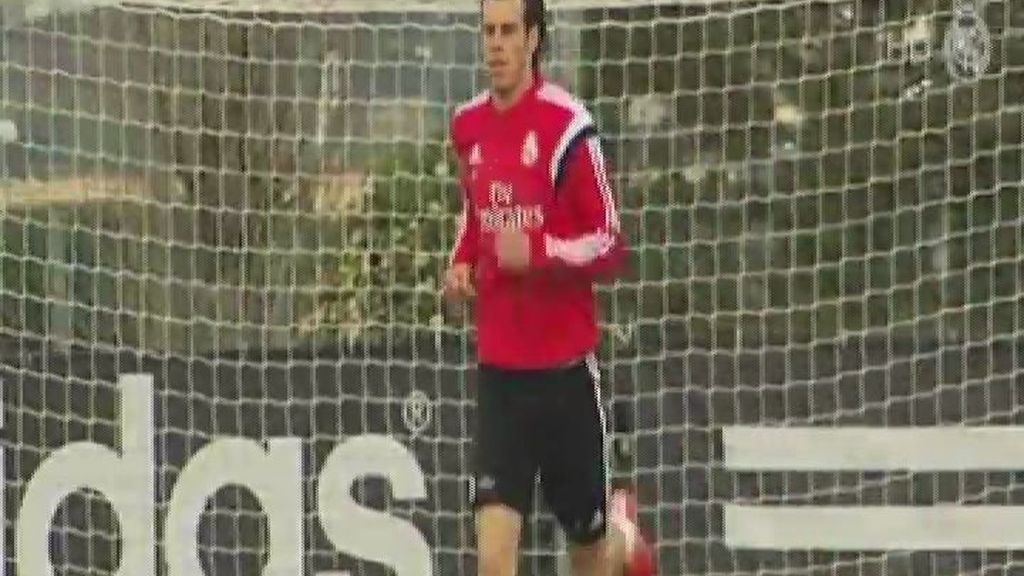 Bale vuelve al césped, pero entrena en solitario