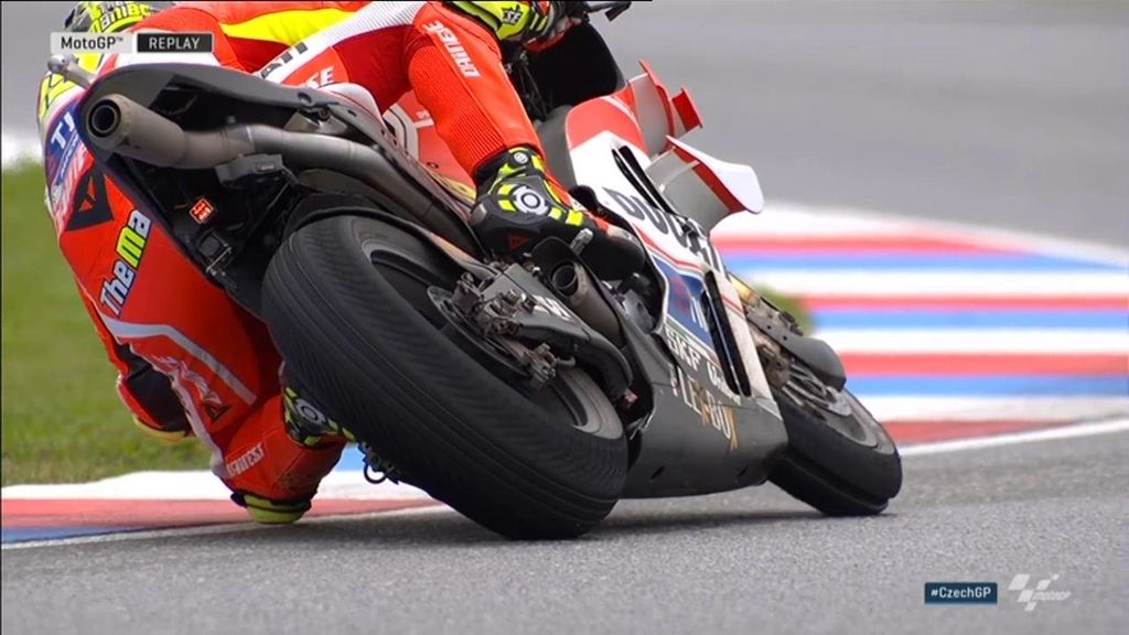¡La Ducati se come las ruedas! El neumático se Iannone se desintegra en plena recta