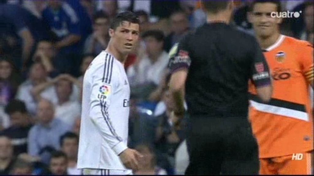 Morata optó por tirar en vez de pasar, y se llevó la bronca de Cristiano Ronaldo
