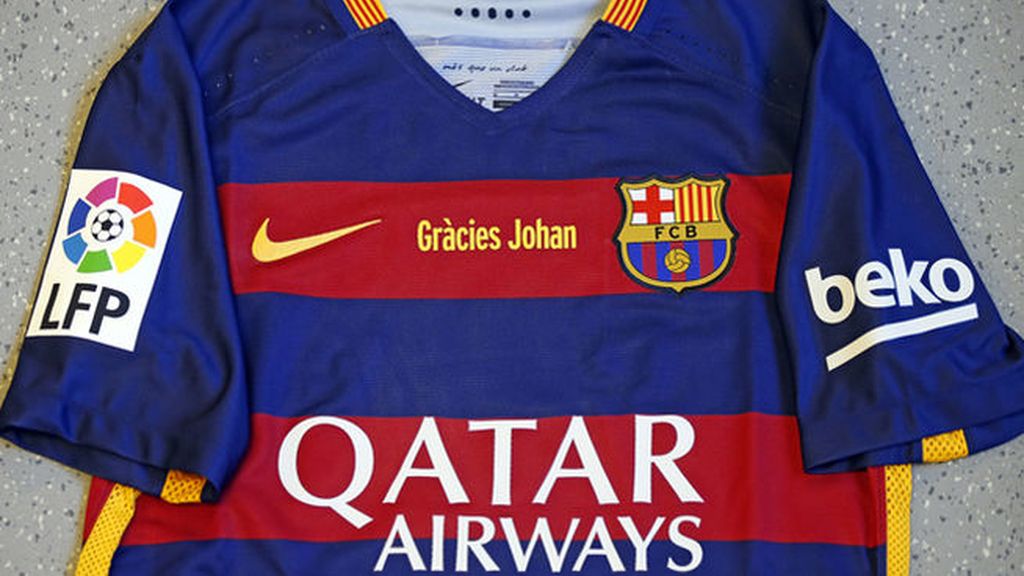 El FC Barcelona presenta la camiseta del Clásico con el homenaje a Cruyff