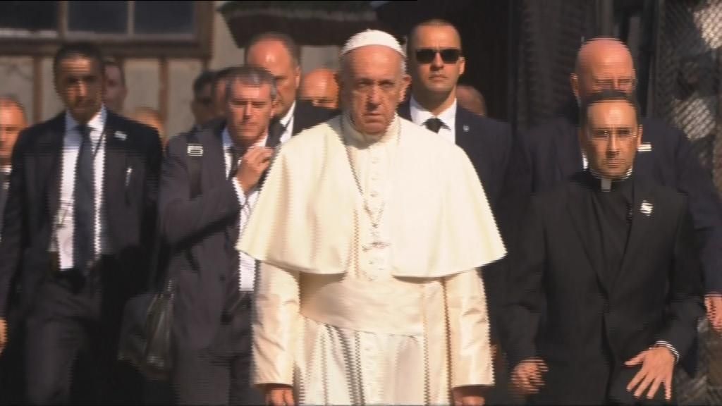 La conmovedora visita del Papa a Auschwitz