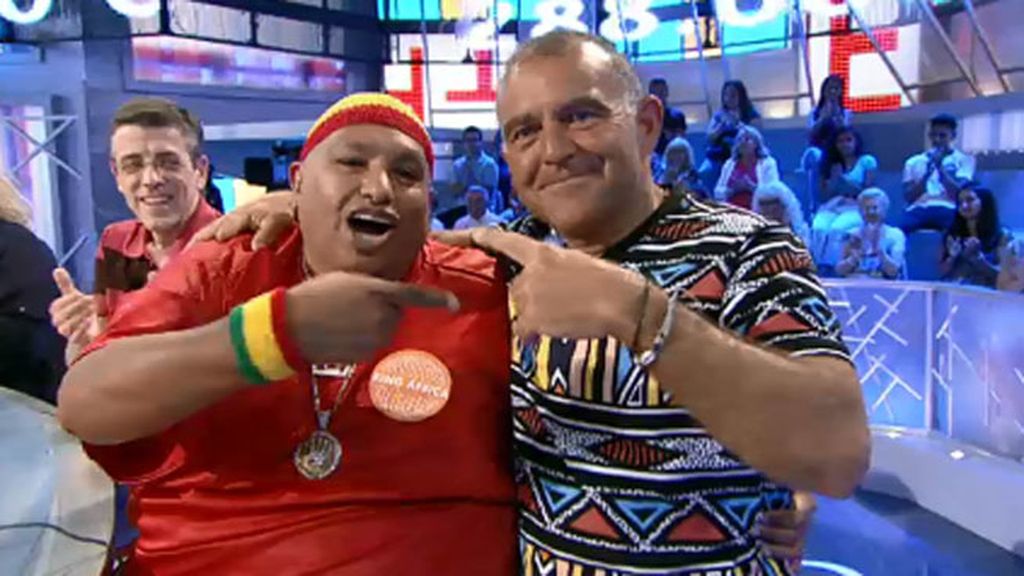 King África se atreve a interpretar el 'Maquíllate’ del grupo Mecano