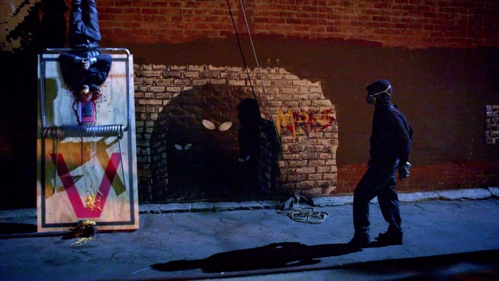 Un artista callejero introduce un cadáver en una de sus obras de arte