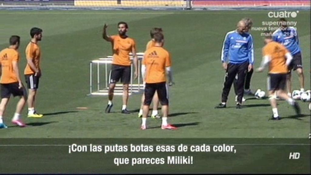 Arbeloa bromea con  Nacho: "¡Con las botas esas de colores que pareces Miliki!"