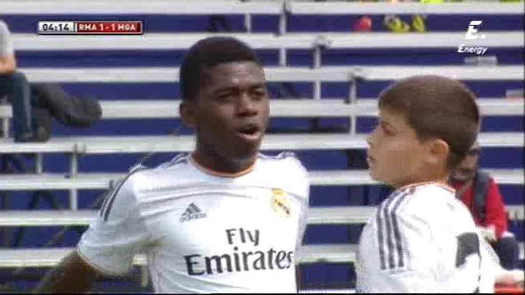 Paulo chuta un espectacular libre directo para el Real Madrid (1-1) Paulo chuta un espectacular libre directo para el Real Madrid (1-1)