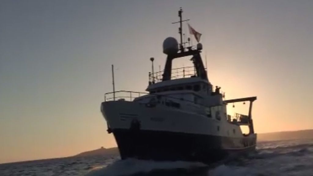 Un matrimonio italiano compra un barco para rescatar inmigrantes