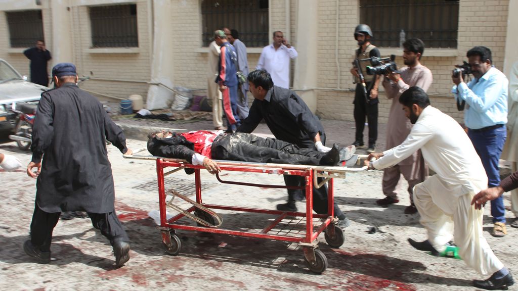 Un atentado en un hospital de Pakistán deja 70 muertos