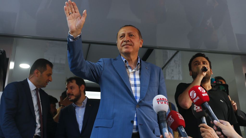 Erdogan aprovecha el golpe de estado para realizar una purga política y militar