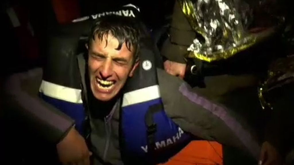 Impresionantes imágenes de un rescate en el mar Egeo