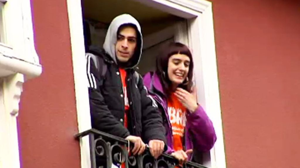 Detenidos dos huidos de Segi tras reaparecer en Vitoria encadenados a un balcón