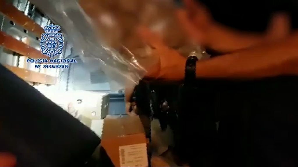 Incautados 34 kilos de "cristal" en el falso techo de una furgoneta en Fuengirola