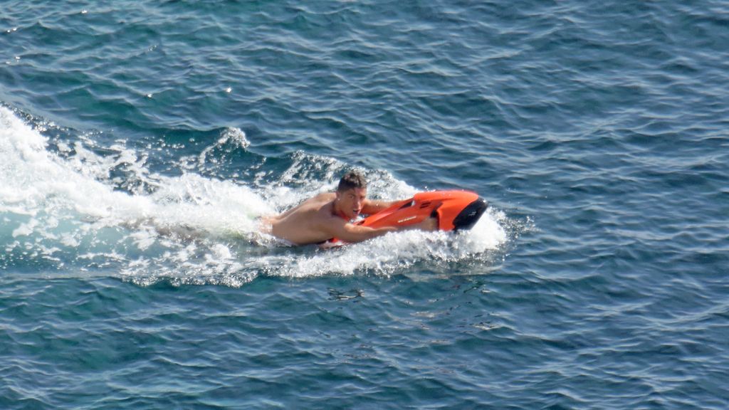 Cristiano Ronaldo, días de desconexión en Ibiza: sol, juegos en agua y familia