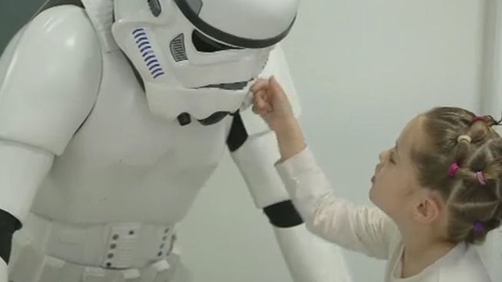 La ‘fuerza’ de Star Wars acompaña a los niños del Hospital Doce de Octubre
