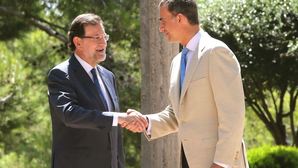 Felipe VI y Rajoy despachan en Marivent