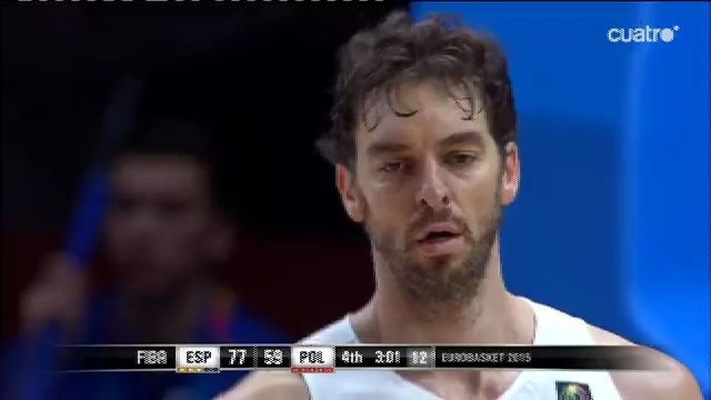 Los aficionados franceses se ponen en pie para despedir a Pau Gasol