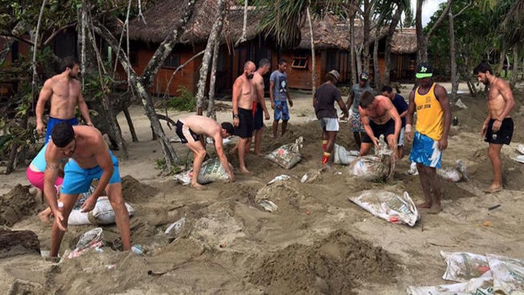 La selección española de 'Rugby 7', aclamada en Fiyi tras ayudar a combatir el temporal