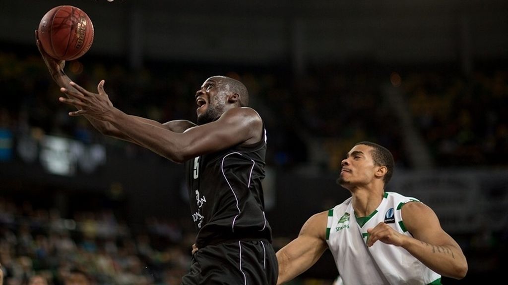 Shawn James, del Bilbao Basket, no viaja "por miedo" con el equipo a su partido en París