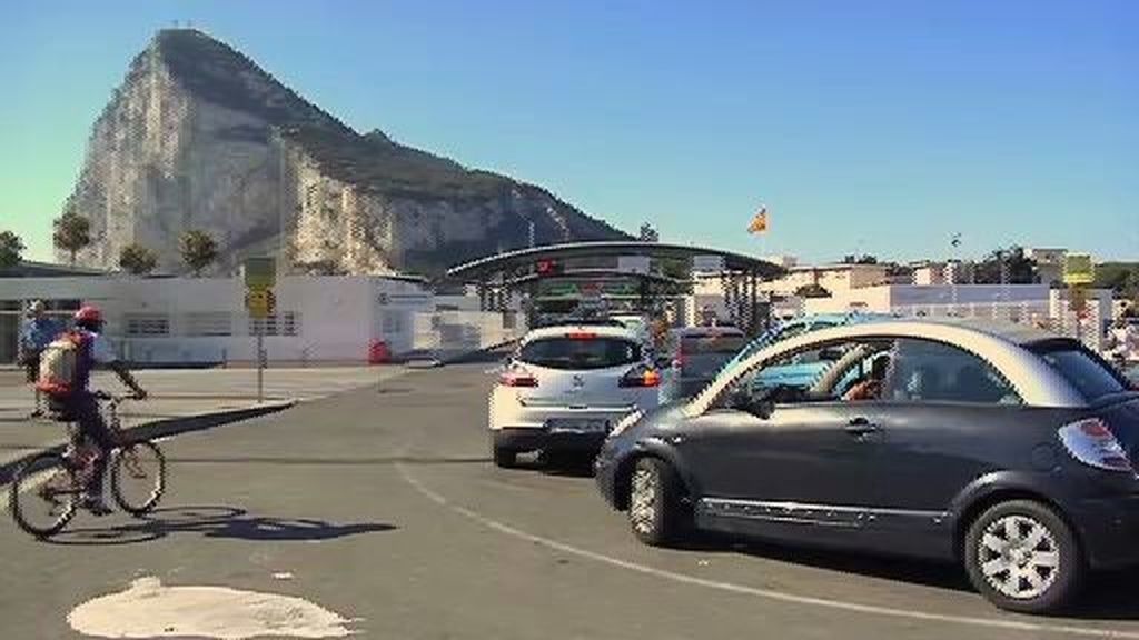 Timadores en la frontera con Gibraltar