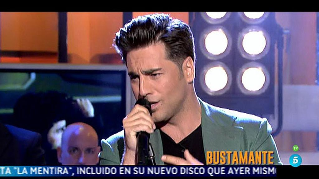 David Bustamante canta 'La mentira' en el plató de ¡Qué tiempo tan feliz!