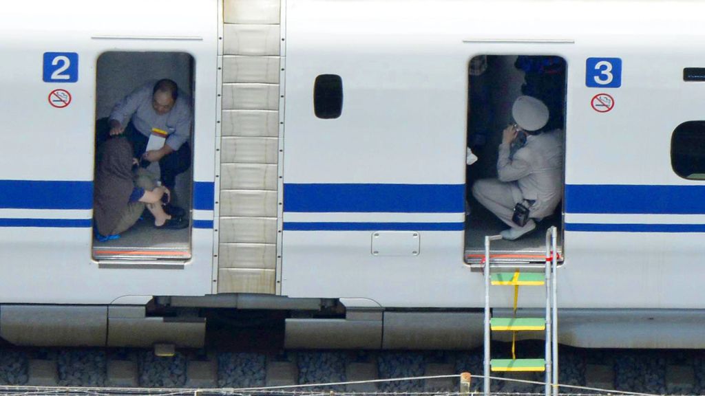 Dos muertos tras prenderse fuego un pasajero en un tren bala japonés