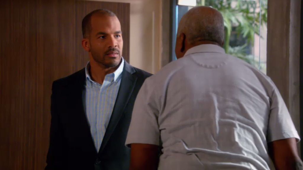 Kenneth discute con su sobrino Reggie por los poderes notariales