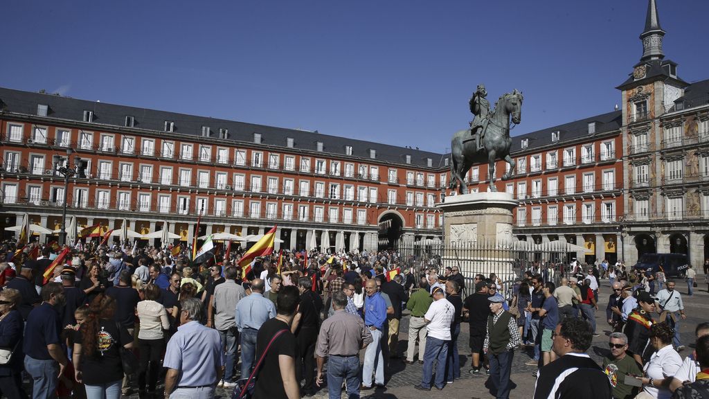 Los legionarios salen a la calle por Millán Astray