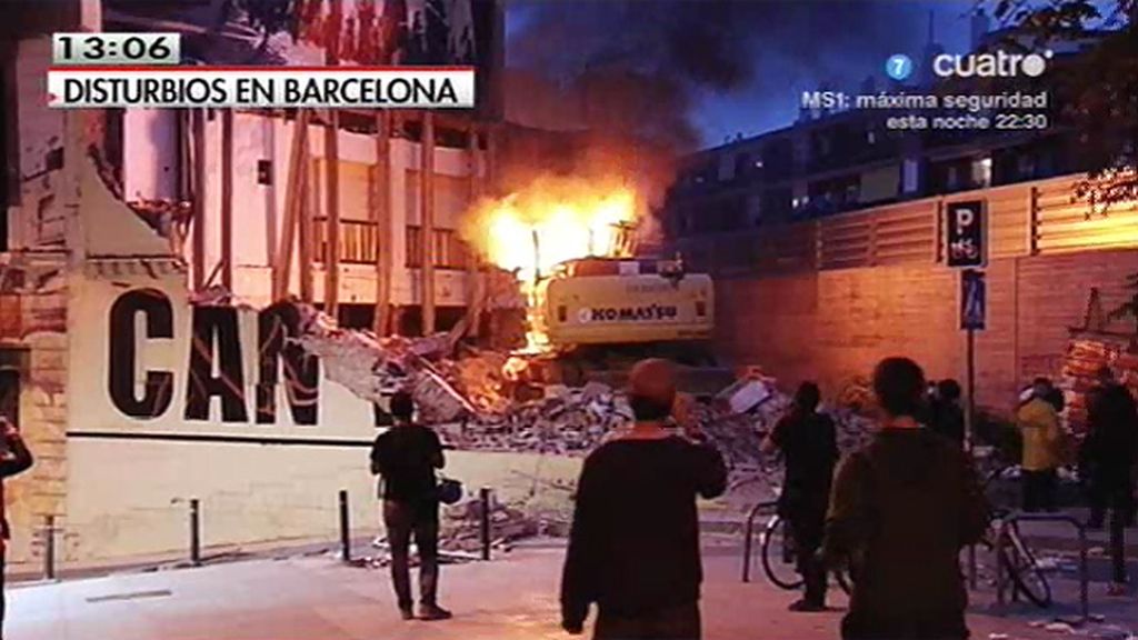 8 detenidos en los altercados en Barcelona durante el derribo de un centro okupa