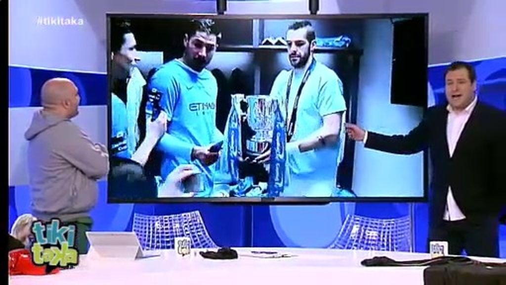 El Manchester City gana la Capital One  y lo celebra con la canción de Kiko Rivera
