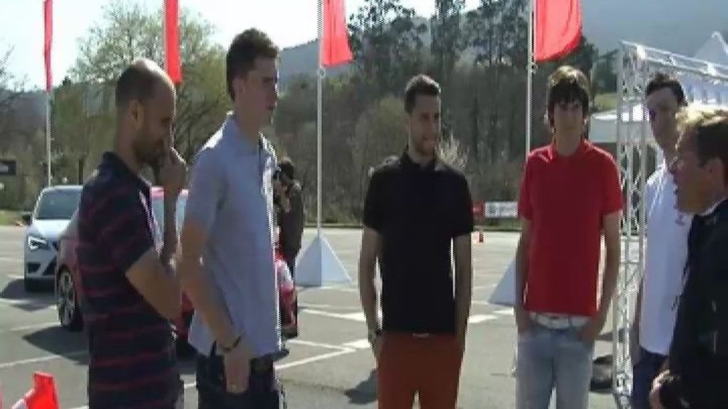 Los jugadores del Athletic realizan pruebas de conducción deportiva