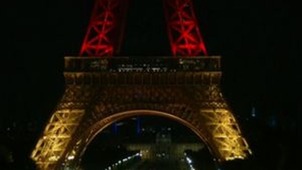 La Torre Eiffel luce los colores de Alemania en solidaridad con Múnich