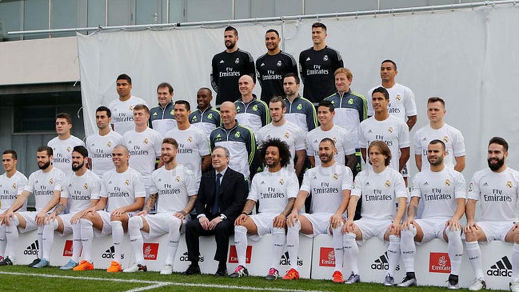 El Real Madrid se vuelve hacer la tradicional foto de plantilla, pero con Zidane