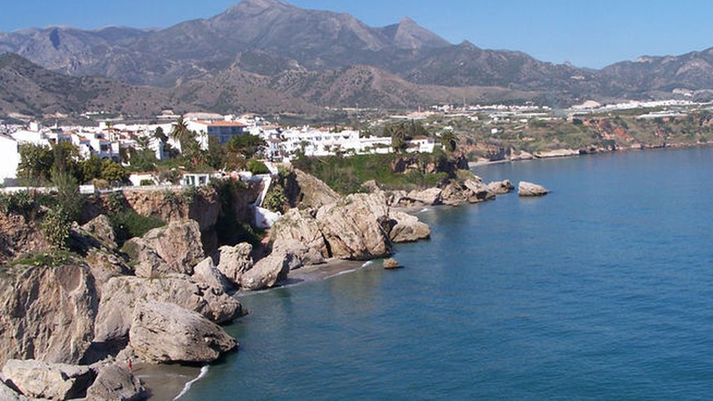 Los turistas eligen Nerja como el pueblo costero con más encanto de España