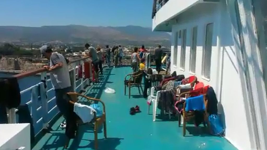 Grecia envía un buque para dar refugio y alimento a los inmigrantes en la isla de Cos
