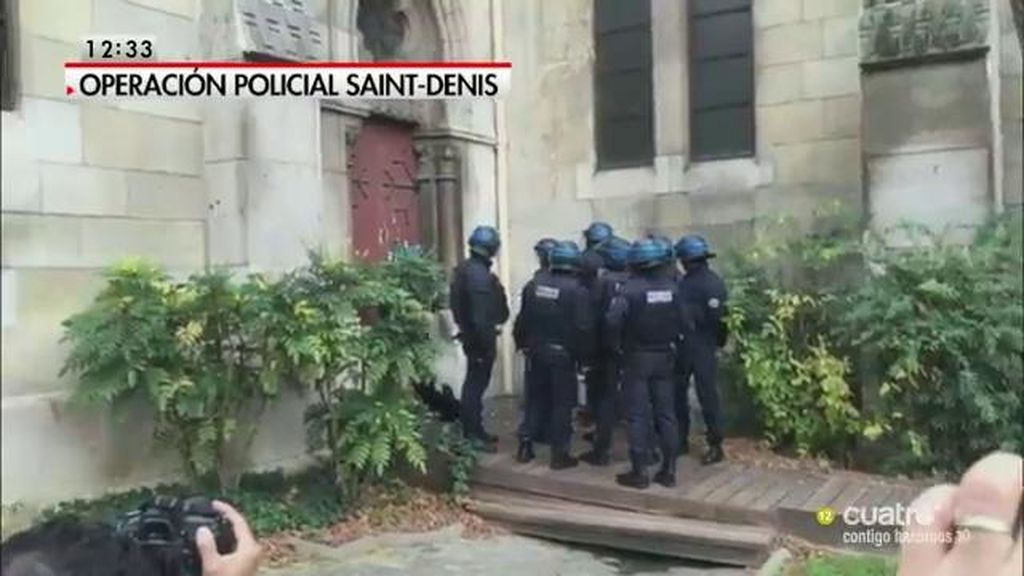 La policía francesa entra en una iglesia en Saint – Denis