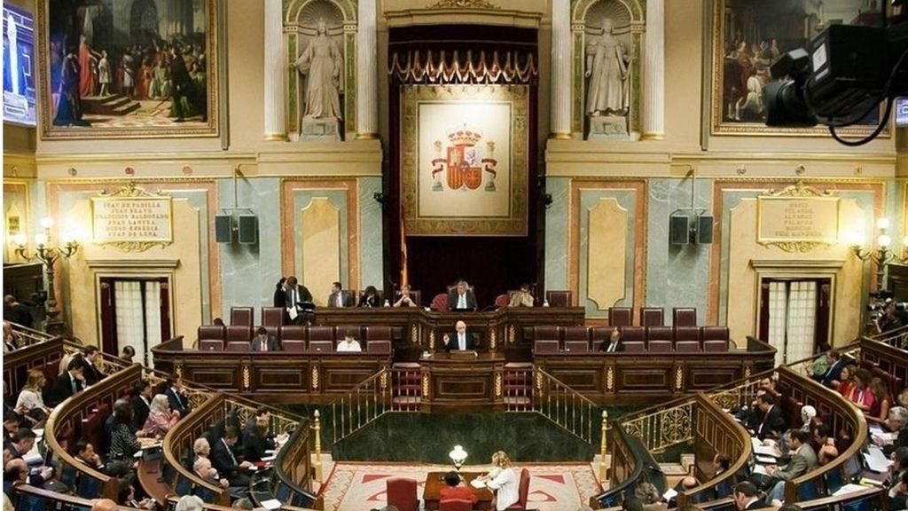 Rajoy ofrece a Pedro Sánchez reformar la Constitución a cambió de su abstención