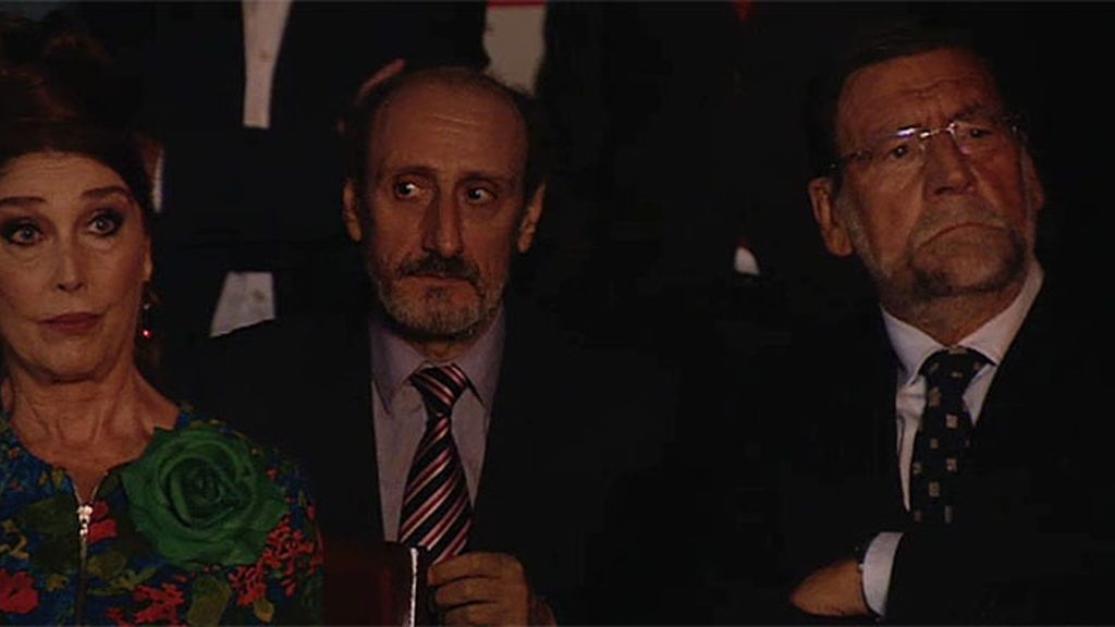 Enrique, entre Mariano Rajoy y la alcaldesa