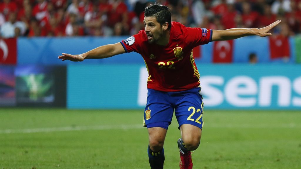 Nolito se estrena en la Eurocopa con un gol de fe y garra (2-0)