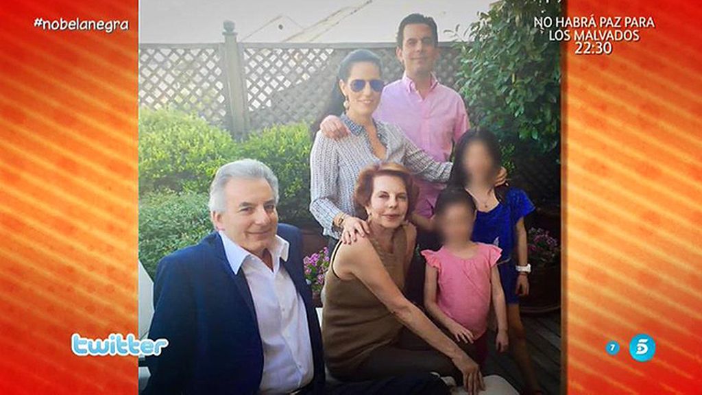 Los hijos de Mario Vargas Llosa publican en Twitter una foto junto a su madre