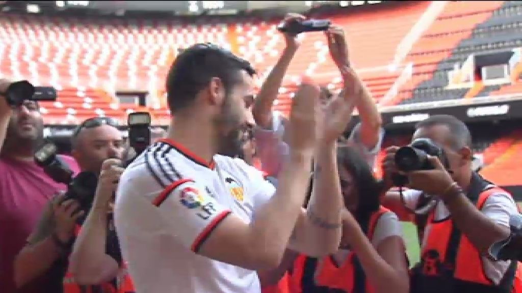 Negredo: "Estoy donde quiero estar y donde verdaderamente han apostado por mí"