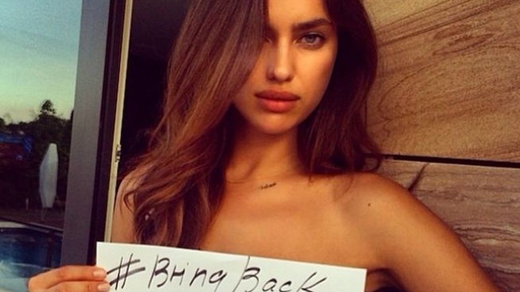 El polémico 'selfie' solidario de Irina Shayk causa críticas en Internet