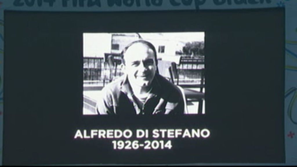 La FIFA se rinde a la petición de Argentina y guarda un minuto de silencio por Di Stéfano