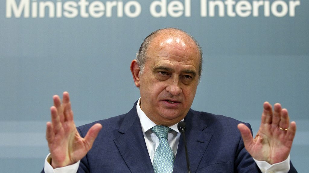 Fernández Díaz anuncia nuevas medidas para frenar las avalanchas de inmigrantes