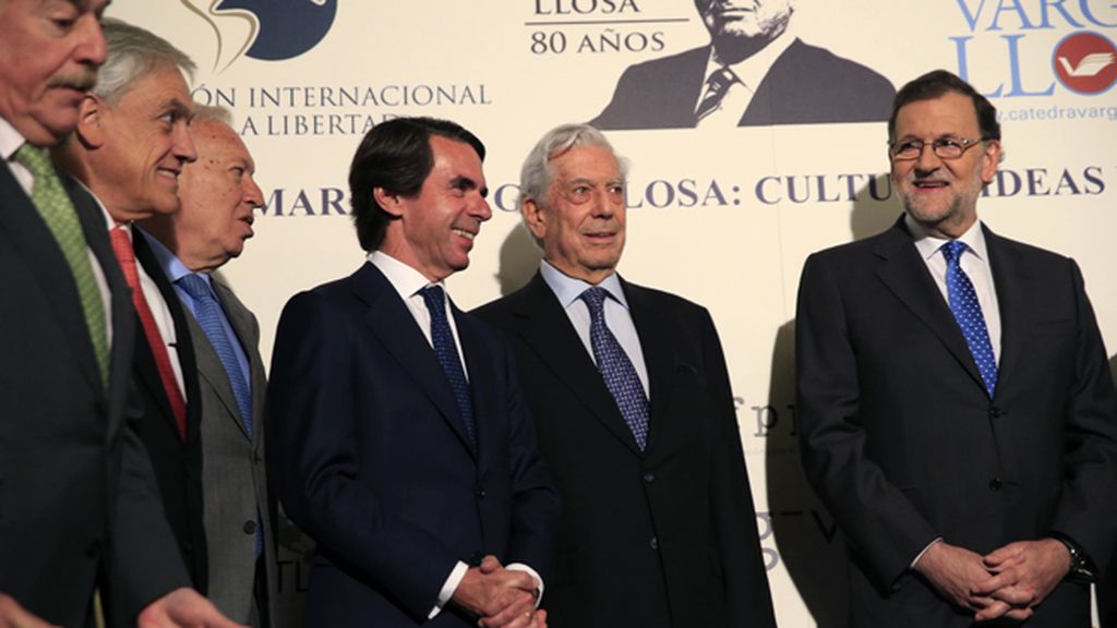 Aznar y Rajoy se hablan a través de discursos en un homenaje a Vargas Llosa