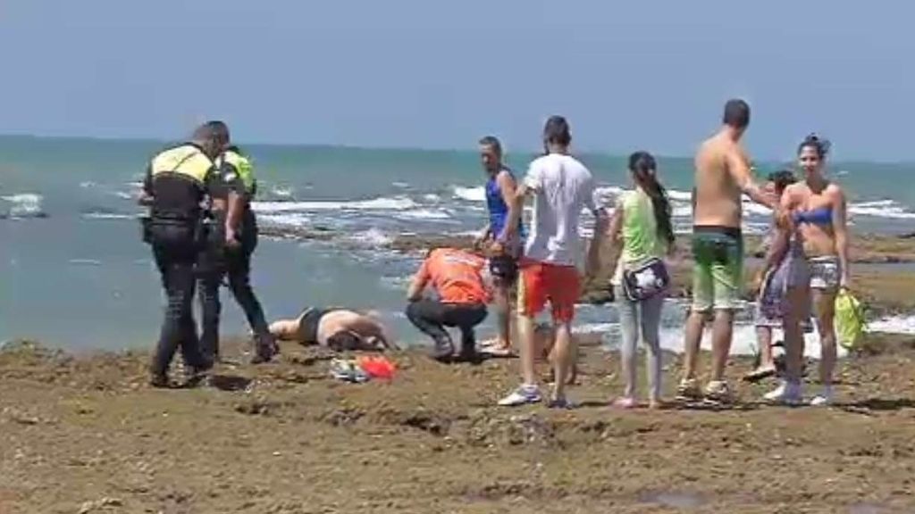 Una pareja fallece ahogada en la playa de Chipiona