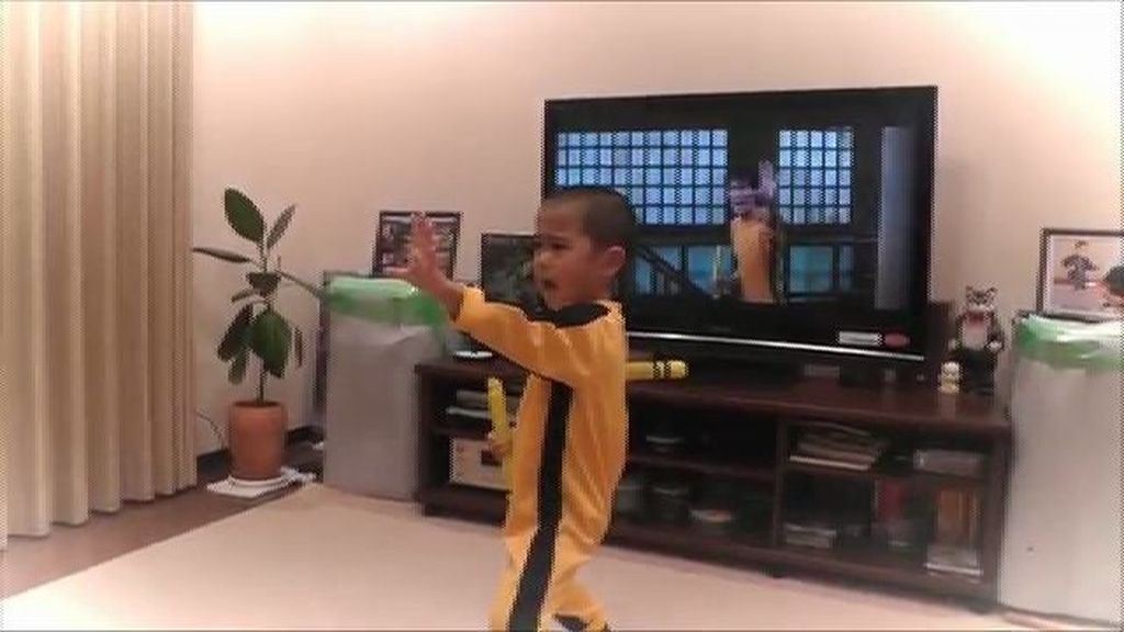 Un niño de cinco años imita a Bruce Lee a la perfección