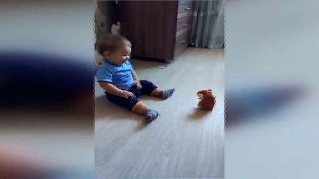 El 'terrorífico' hámster de juguete que hace llorar desconsoladamente a este bebé