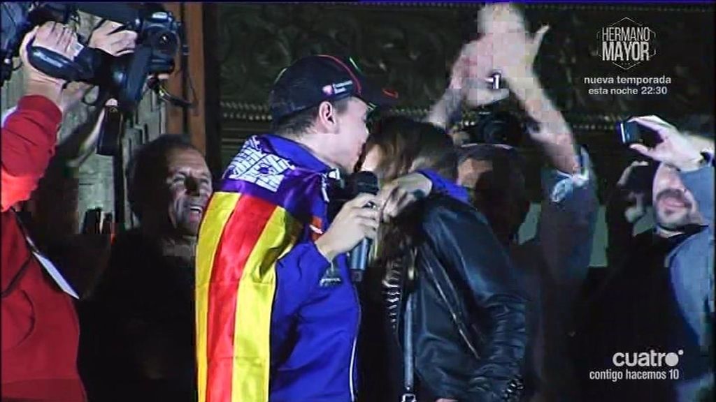 Ni una quemadura puede parar a Jorge Lorenzo: ¡Así fue la fiesta del campeón!
