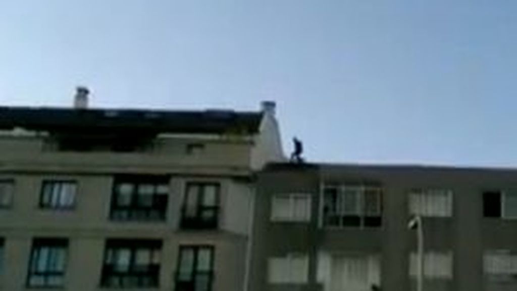 Un delincuente consigue escapar huyendo por los tejados en Vilagarcía de Arousa