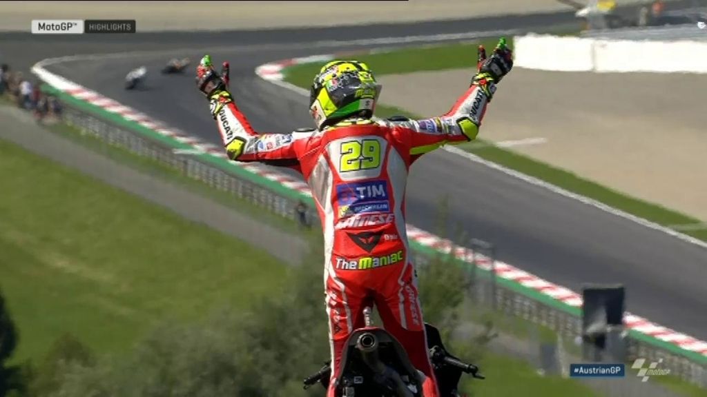 Iannone le da la victoria a Ducati seis años después y Lorenzo recorta puntos a Márquez